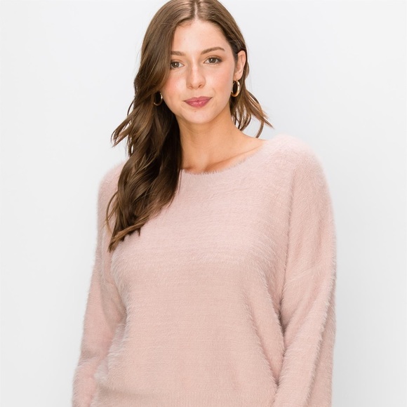 💕NWT! Round Neck Loose Fuzzy Sweater - Picture 5 of 8